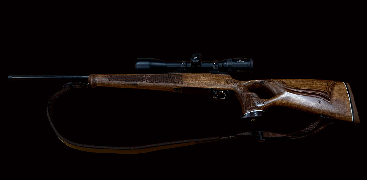 Vrhunski izbrani orehov les in unikatne umetniške gravure za Mauser